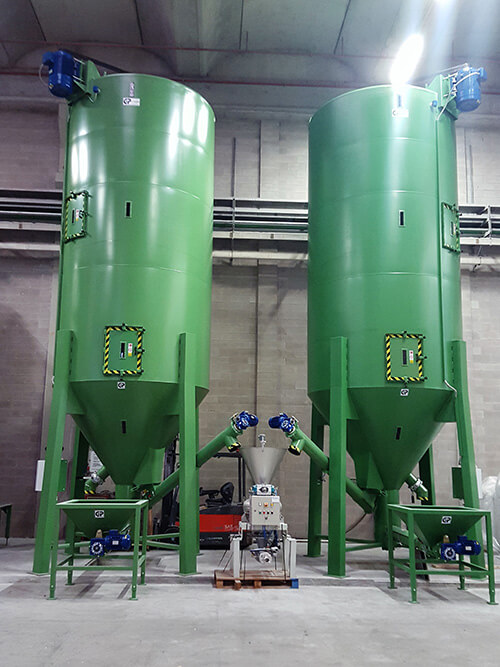 2 silos mélangeurs 40 m3 verticaux pour matières plastiques recyclées