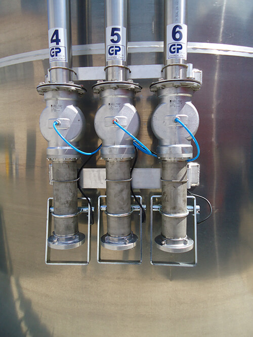 Chargement pneumatique sécurisé pour silo mélangeur matière plastique