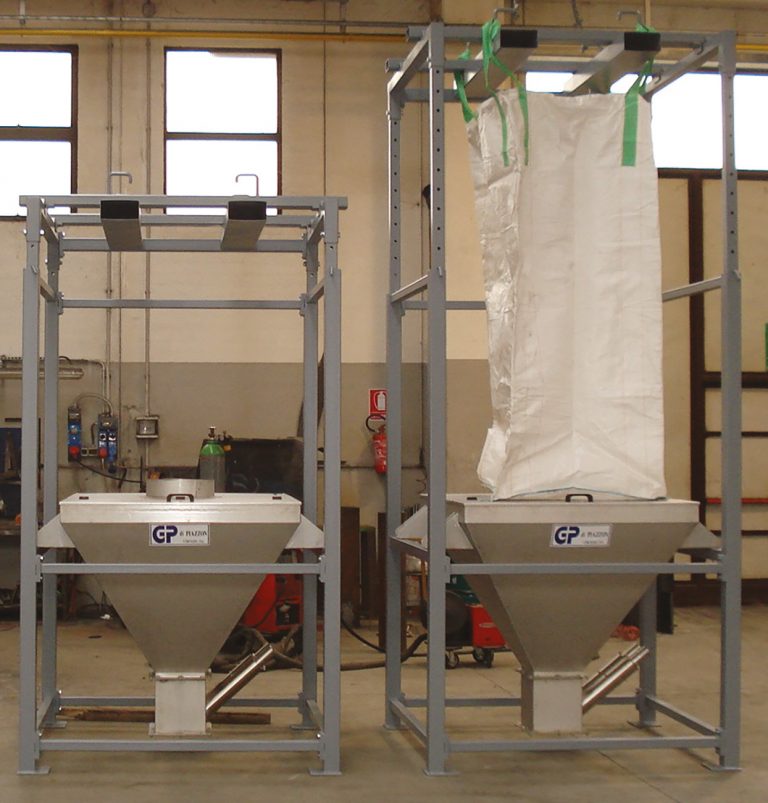 Vidange big bag avec chargeur élévateur pour silo mélangeur vertical recyclage plastique Vidange big bag avec chargeur élévateur pour silo mélangeur vertical recyclage plastique