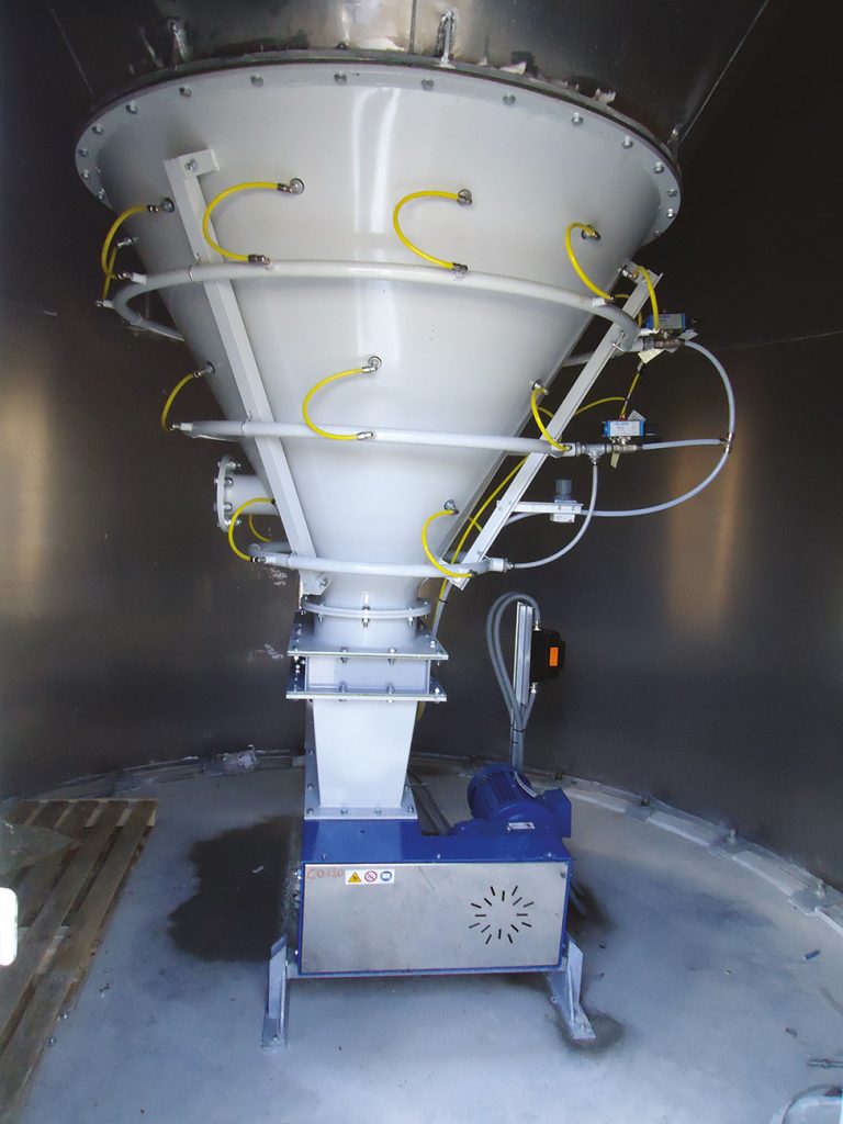 Vibro fluidification sur silo mélangeur pour le recyclage plastique Vibro fluidification sur silo mélangeur pour le recyclage plastique