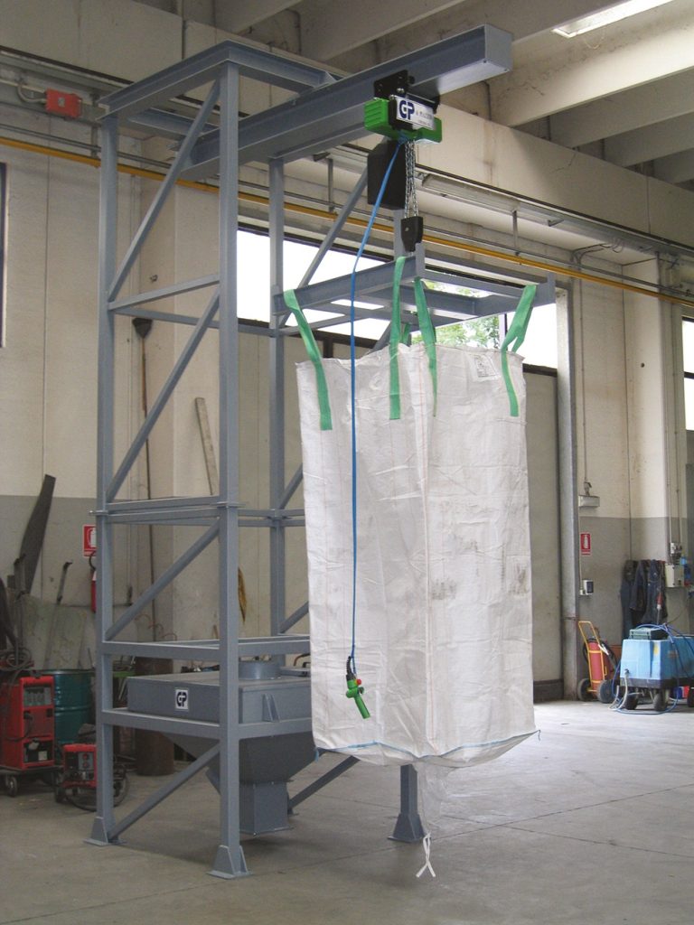 Vidange big bag par palan électrique pour silo mélangeur vertical recyclage plastique Vidange big bag par palan électrique pour silo mélangeur vertical recyclage plastique